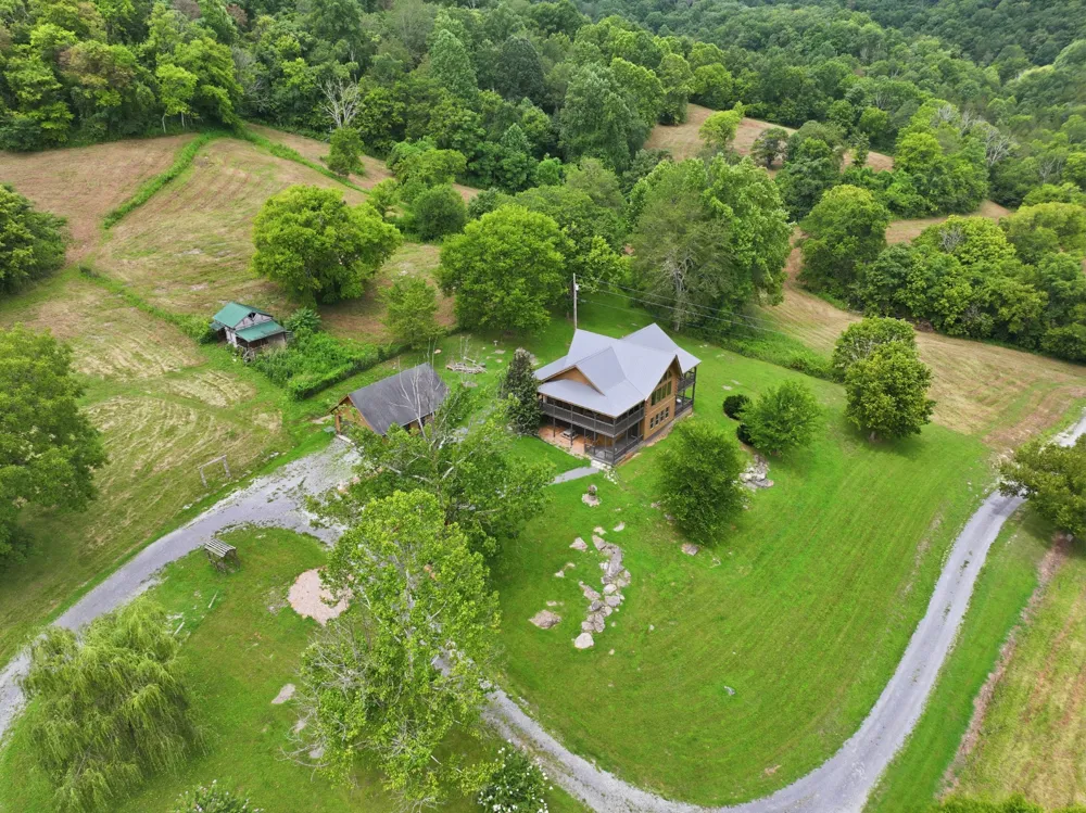 16 Eckert Ln Pleasant Shade, TN 37145