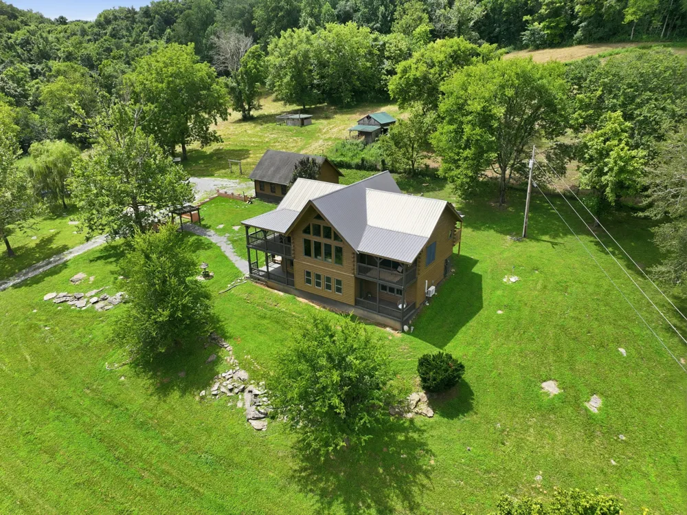 16 Eckert Ln Pleasant Shade, TN 37145