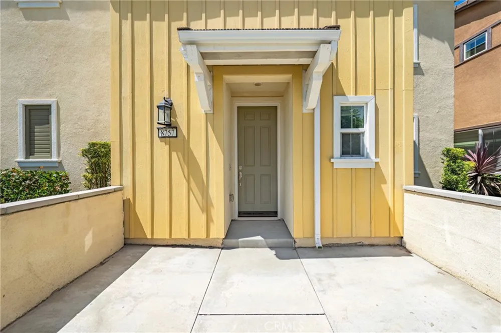 8757 Roving Place Chino, CA 91708