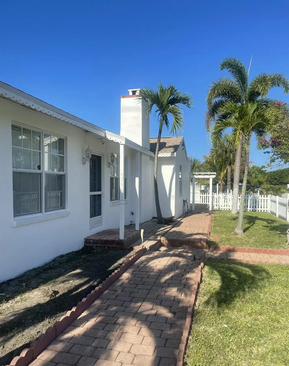 255 Foresteria Drive Lake Park, FL 33403