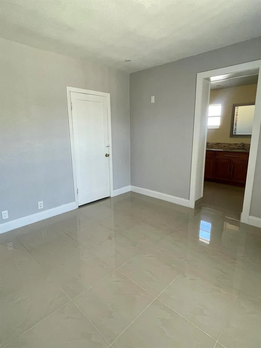 255 Foresteria Drive Lake Park, FL 33403