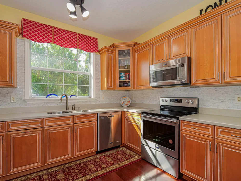 5873 Pine Ridge Circle Vero Beach, FL 32967