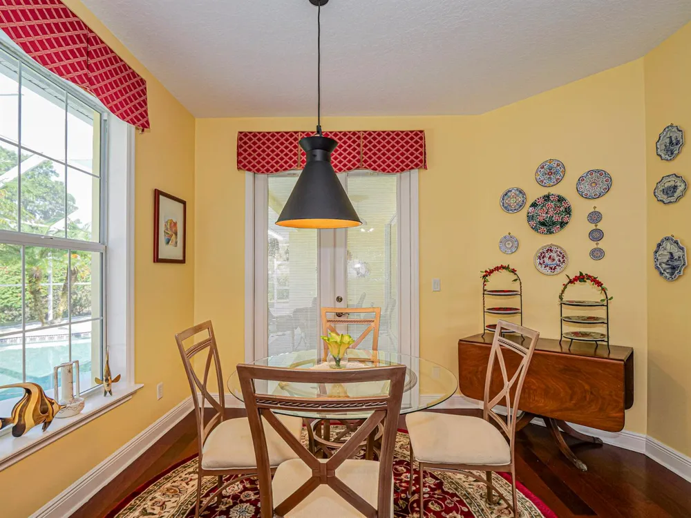 5873 Pine Ridge Circle Vero Beach, FL 32967
