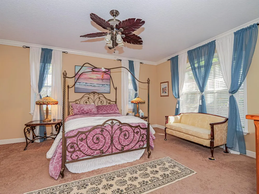5873 Pine Ridge Circle Vero Beach, FL 32967