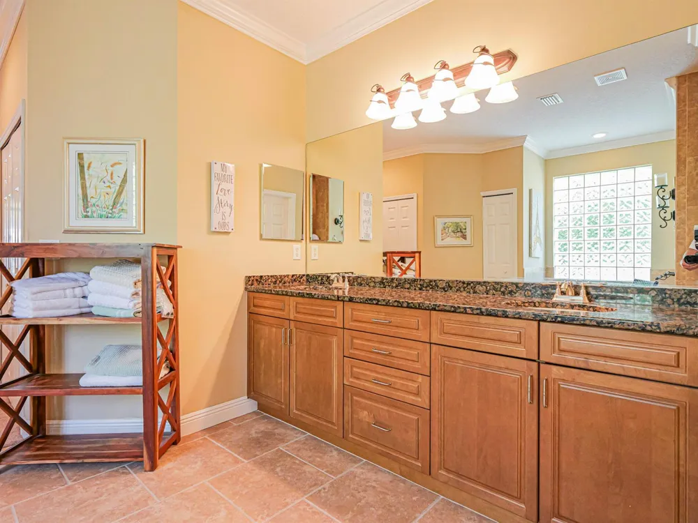 5873 Pine Ridge Circle Vero Beach, FL 32967