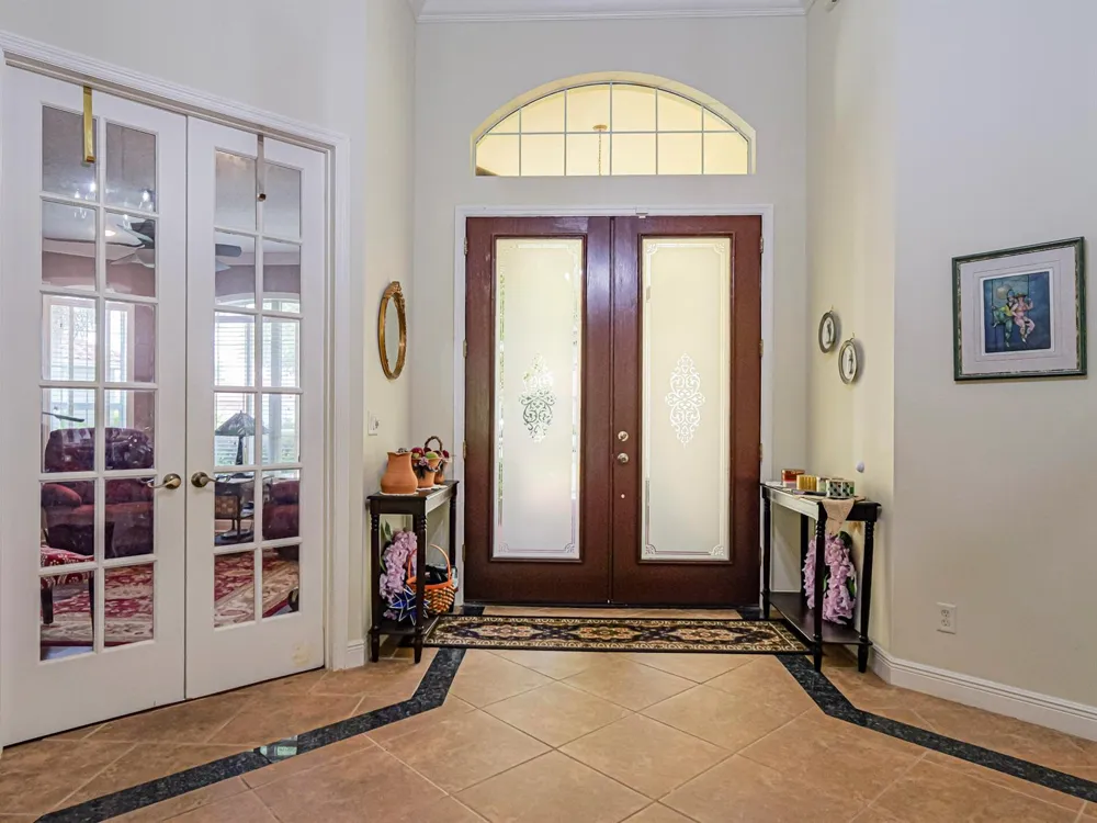 5873 Pine Ridge Circle Vero Beach, FL 32967
