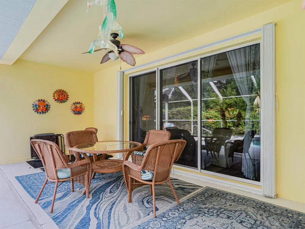 5873 Pine Ridge Circle Vero Beach, FL 32967
