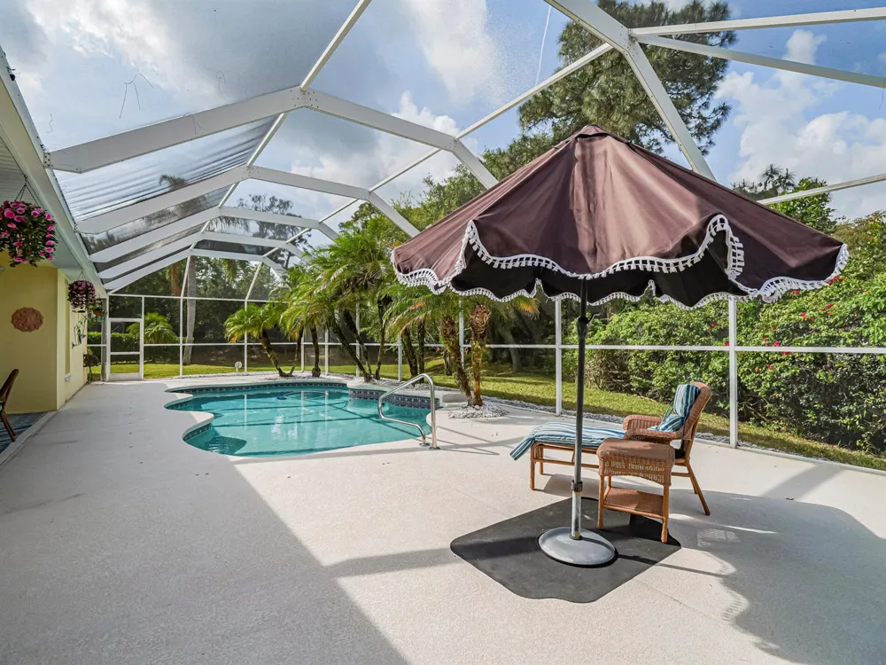 5873 Pine Ridge Circle Vero Beach, FL 32967