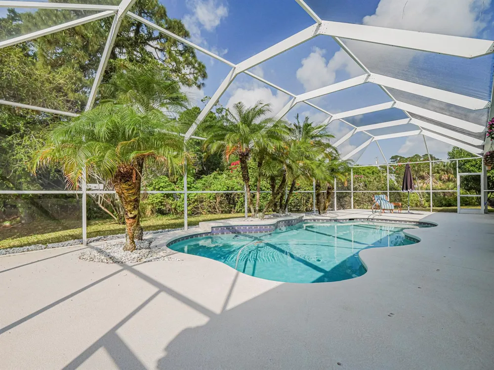 5873 Pine Ridge Circle Vero Beach, FL 32967