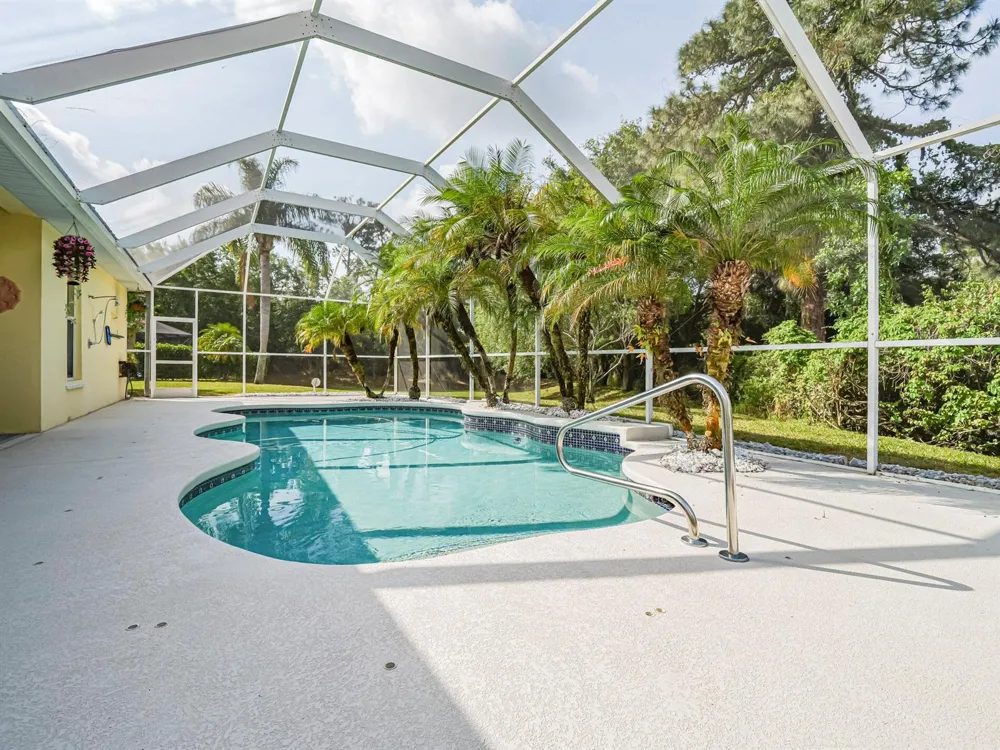 5873 Pine Ridge Circle Vero Beach, FL 32967