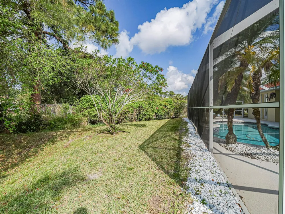 5873 Pine Ridge Circle Vero Beach, FL 32967