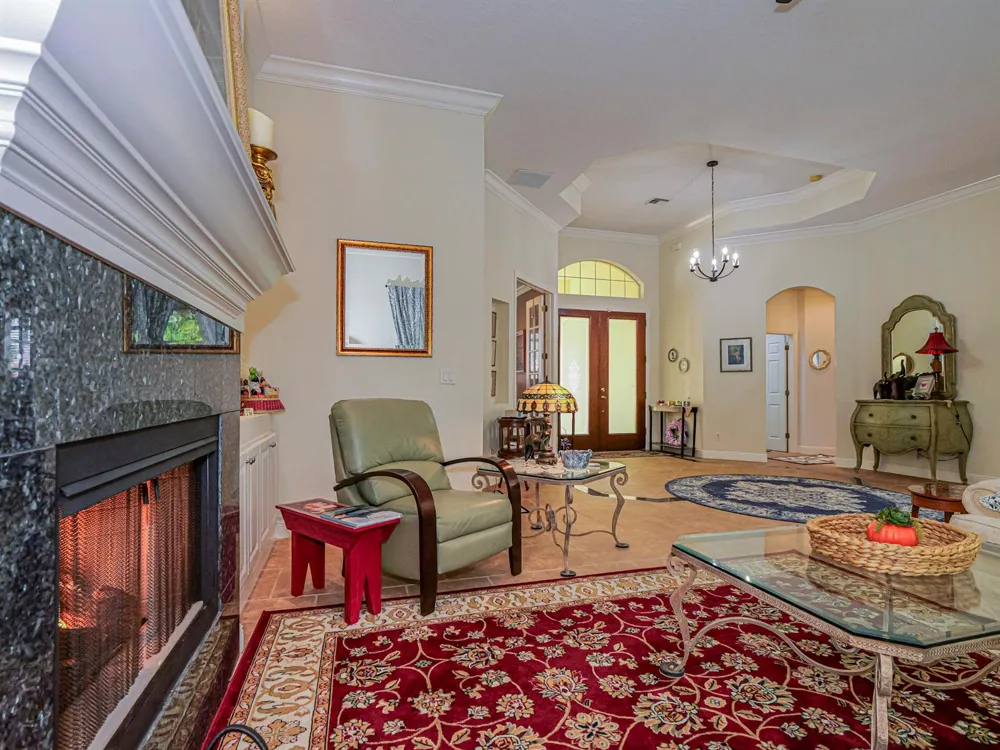 5873 Pine Ridge Circle Vero Beach, FL 32967