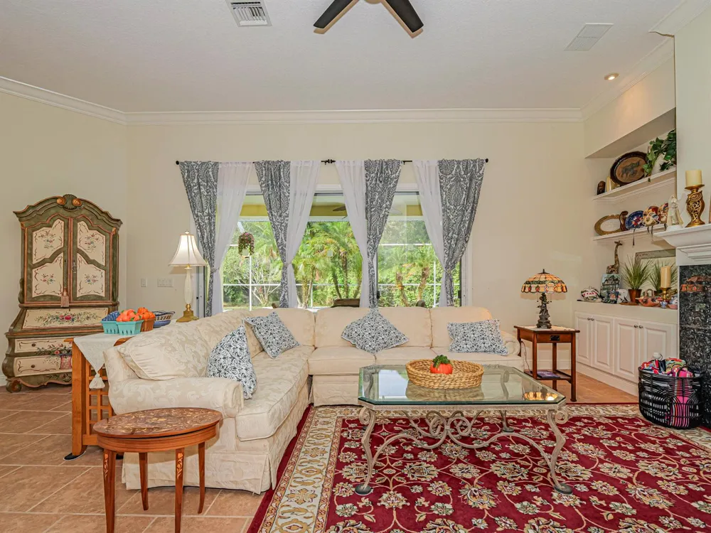 5873 Pine Ridge Circle Vero Beach, FL 32967