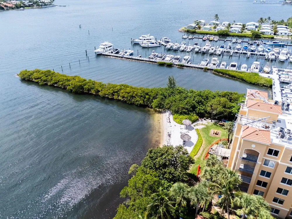 500 Scotia Drive #302 Hypoluxo, FL 33462