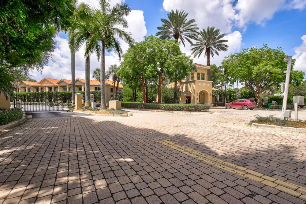 500 Scotia Drive #302 Hypoluxo, FL 33462