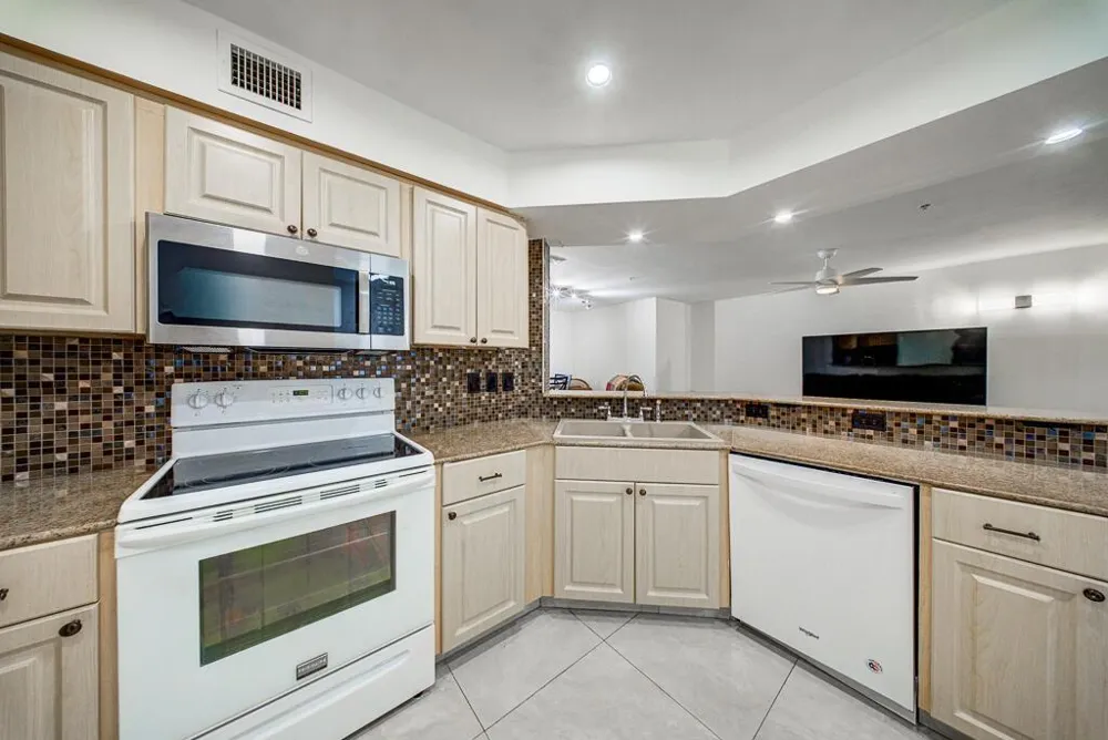 500 Scotia Drive #302 Hypoluxo, FL 33462