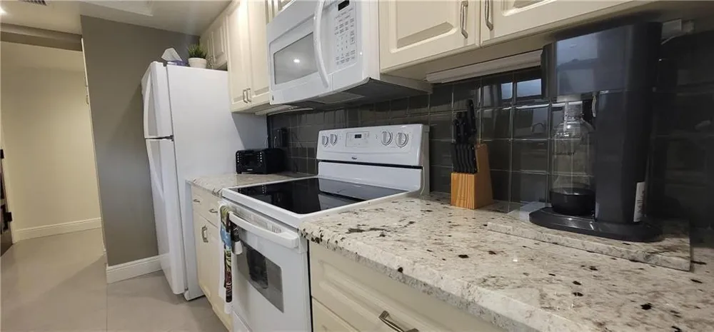 6010 S Falls Circle Drive #423 Lauderhill, FL 33319