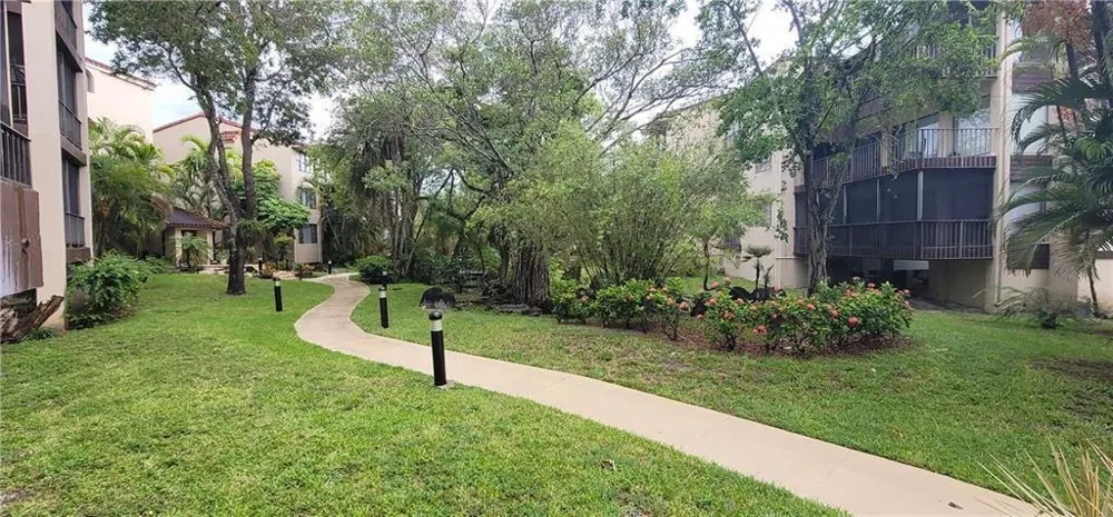 6010 S Falls Circle Drive #423 Lauderhill, FL 33319
