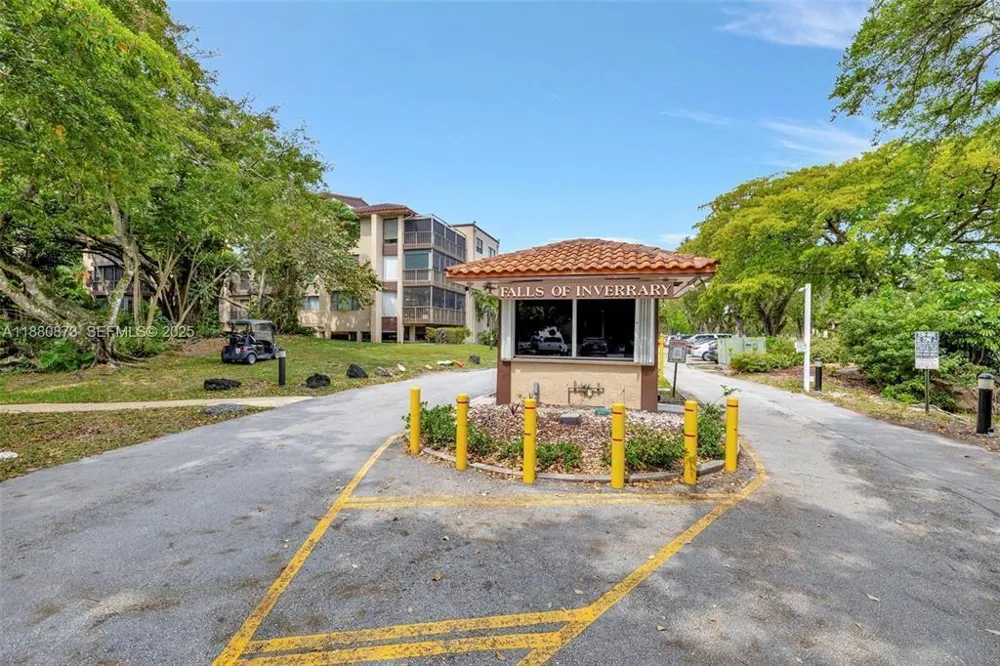 6010 S Falls Circle Drive #423 Lauderhill, FL 33319