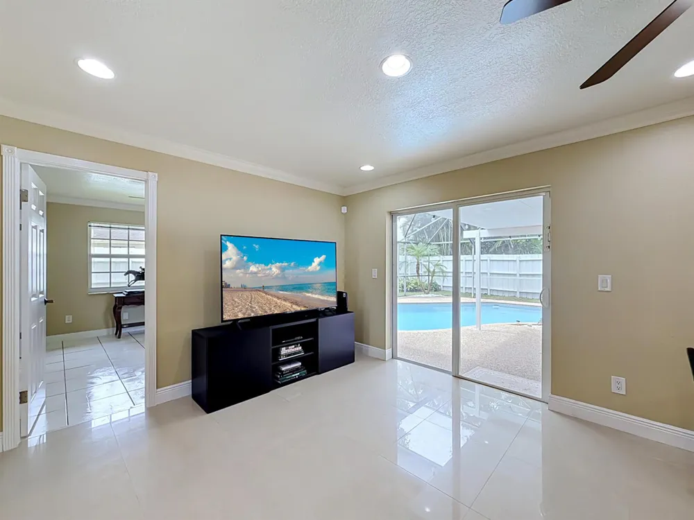 851 E Plantation Circle Plantation, FL 33324