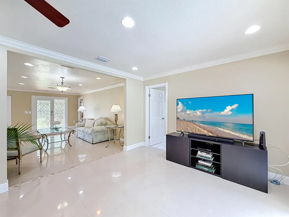 851 E Plantation Circle Plantation, FL 33324
