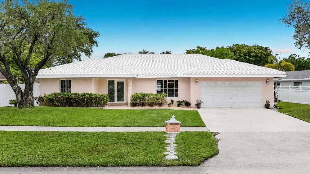851 E Plantation Circle Plantation, FL 33324