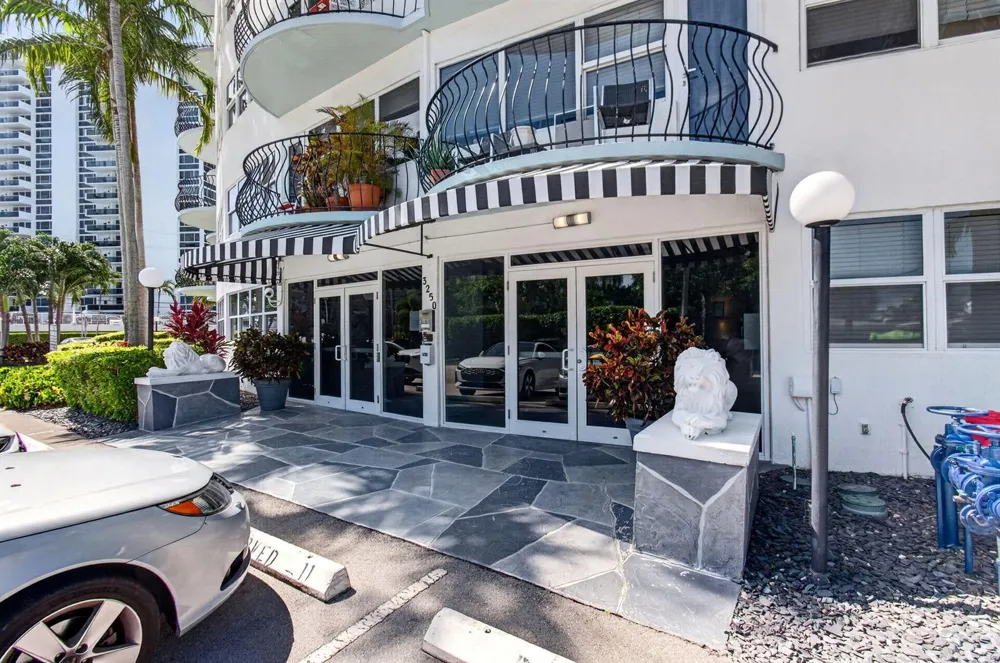 3250 NE 28th Street #Unit 302 Fort Lauderdale, FL 33308