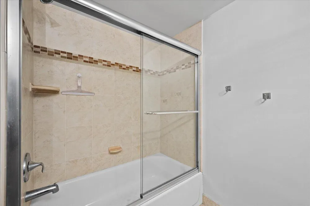 2800 Ocean Drive #A-18c Riviera Beach, FL 33404