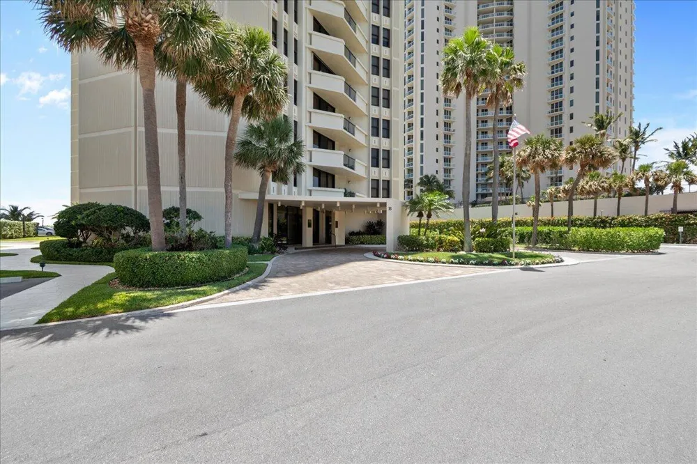 2800 Ocean Drive #A-18c Riviera Beach, FL 33404