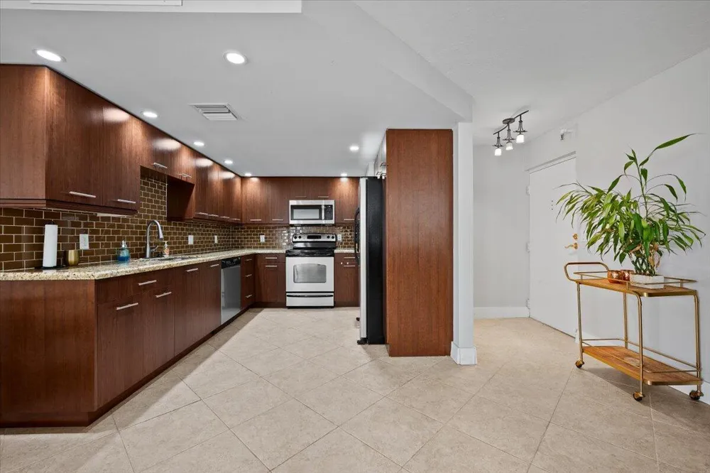 2800 Ocean Drive #A-18c Riviera Beach, FL 33404