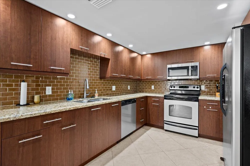 2800 Ocean Drive #A-18c Riviera Beach, FL 33404