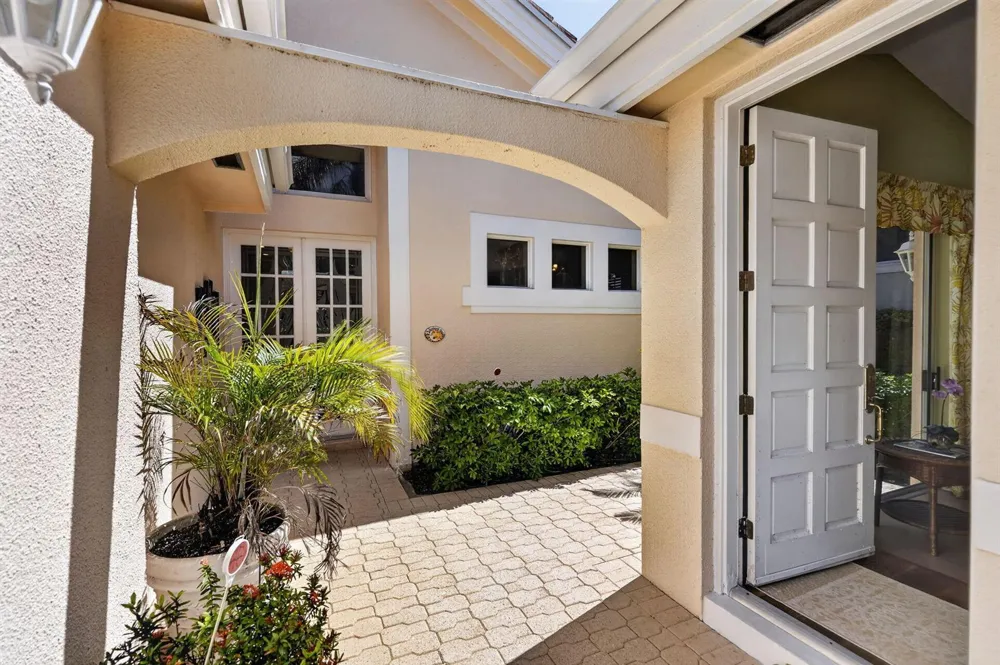 402 Eagleton Cove Way Palm Beach Gardens, FL 33418