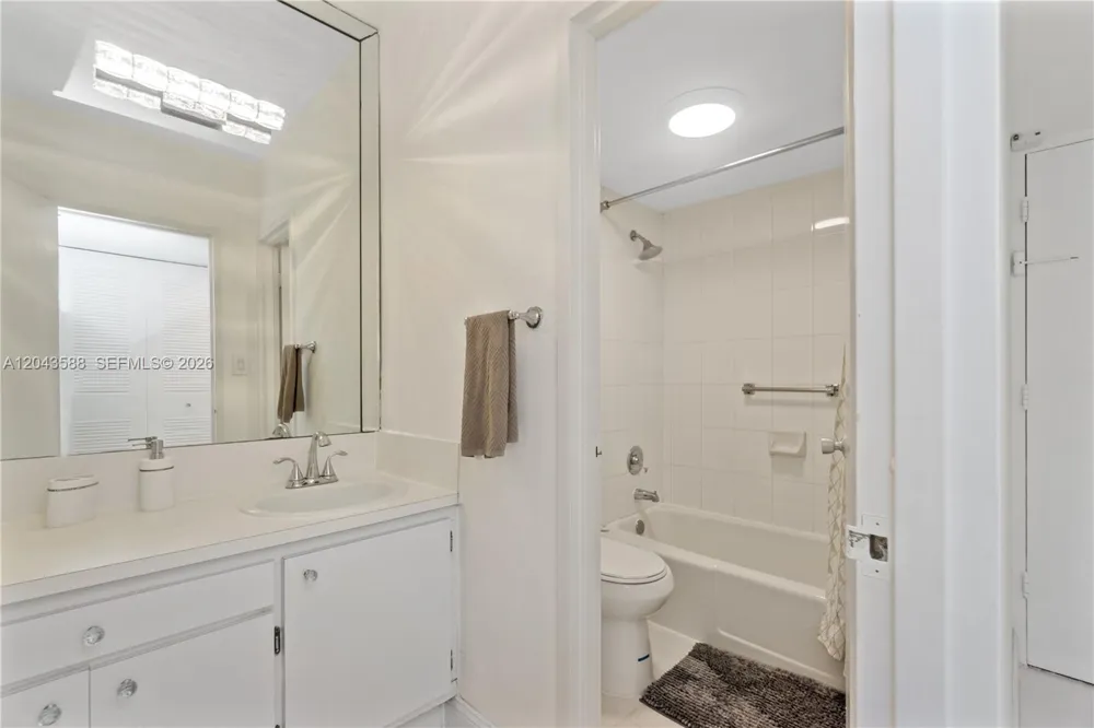 100 Lincoln Rd #306 Miami Beach, FL 33139