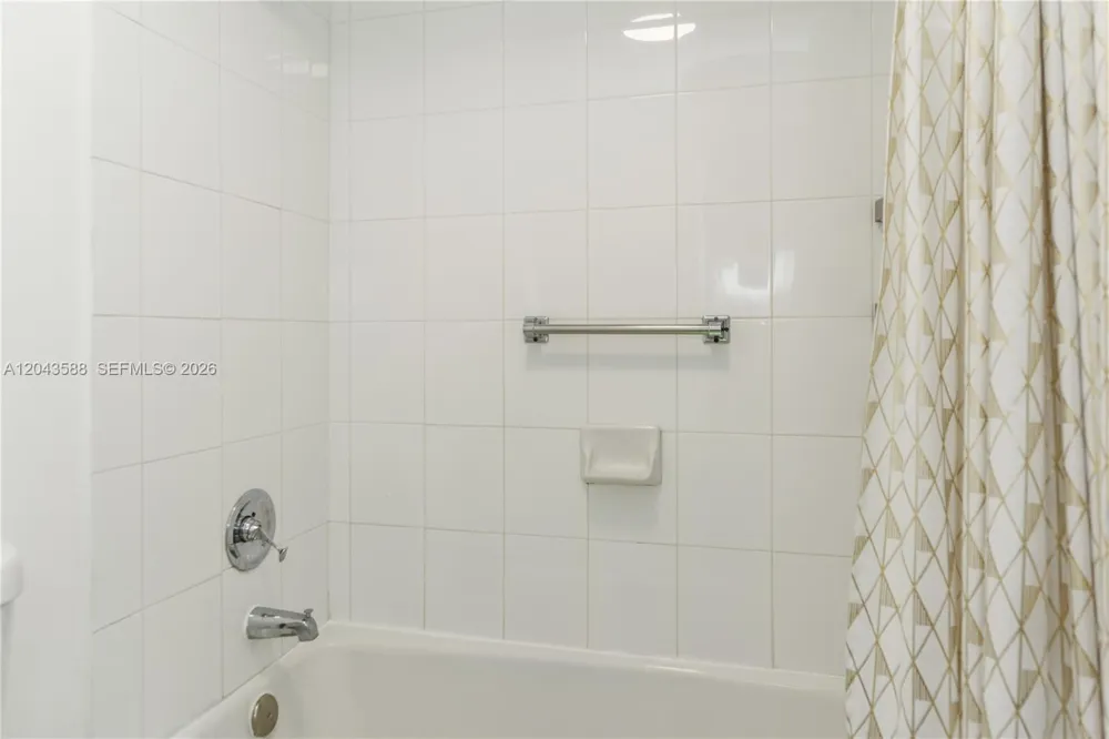 100 Lincoln Rd #306 Miami Beach, FL 33139