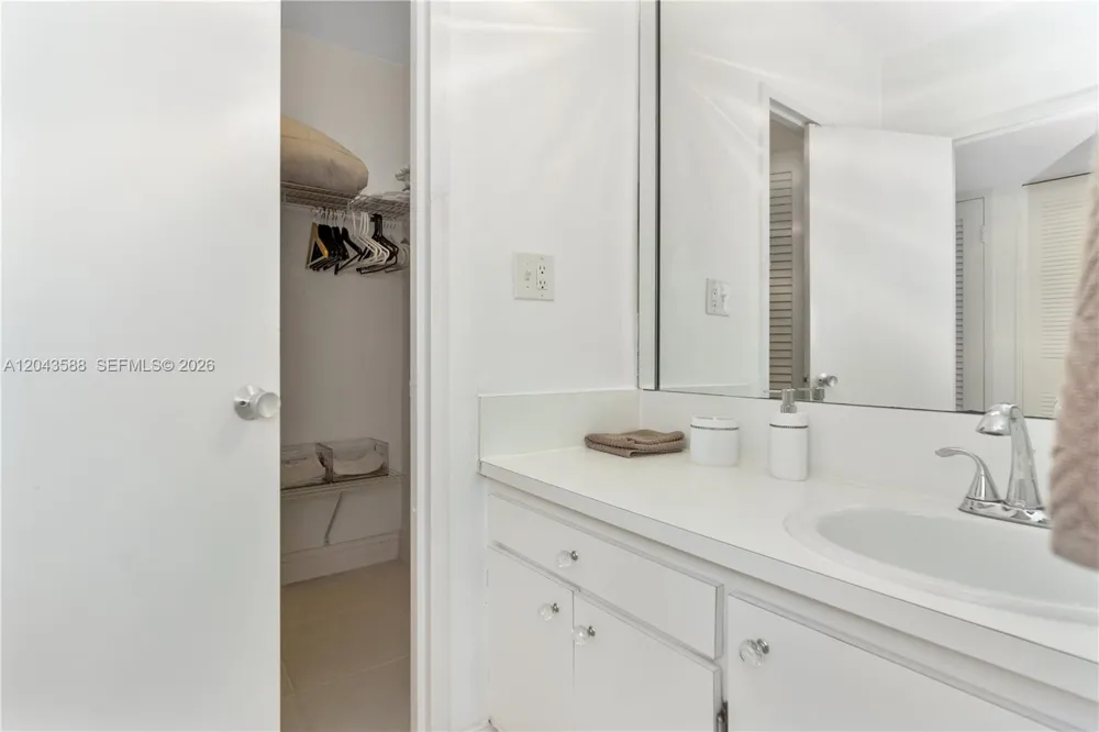 100 Lincoln Rd #306 Miami Beach, FL 33139