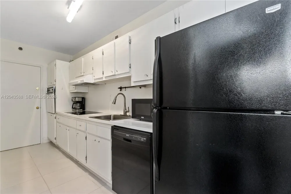 100 Lincoln Rd #306 Miami Beach, FL 33139