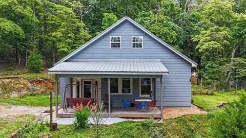 1002 Raccoon Ridge NE