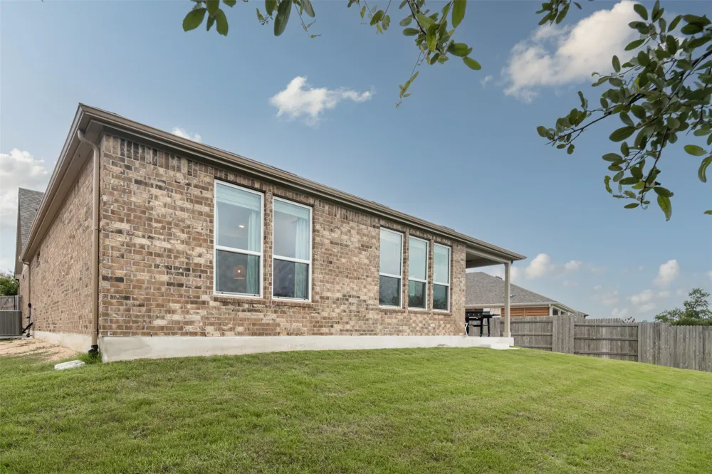 293 Barnhill Loop Dripping Springs, TX 78620