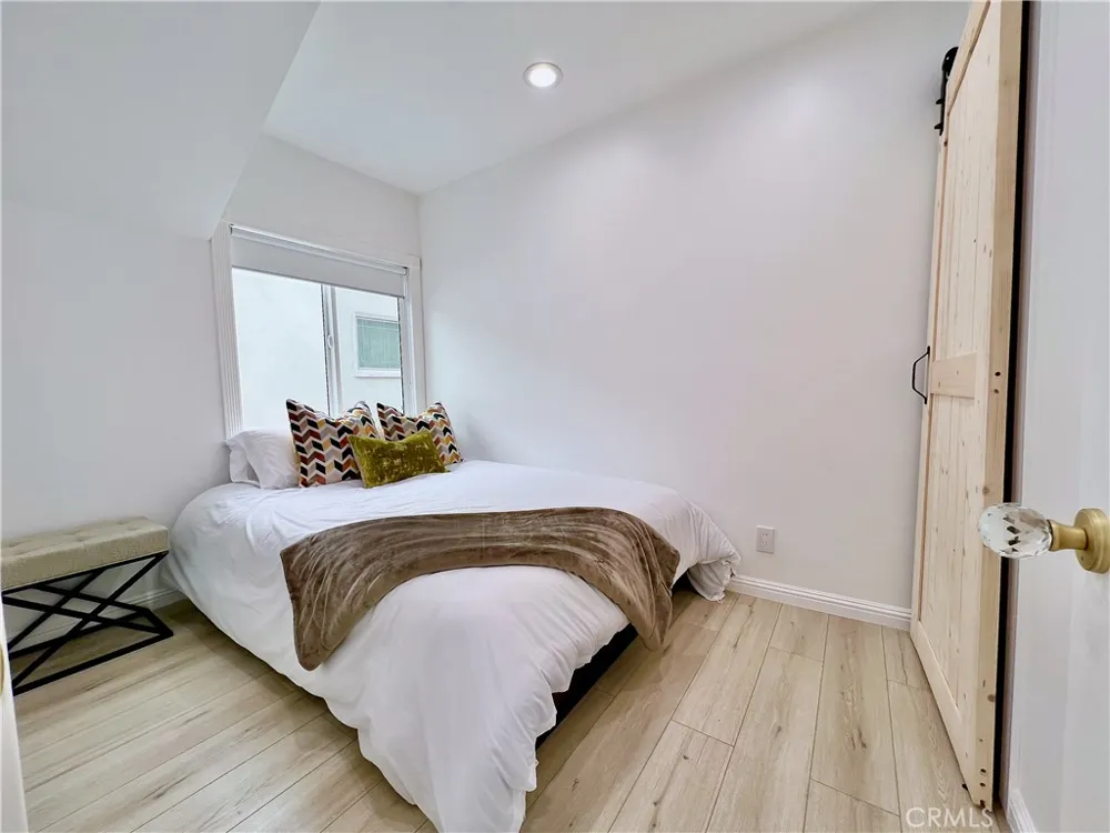 24033 1/2 Welby Way West Hills, CA 91307