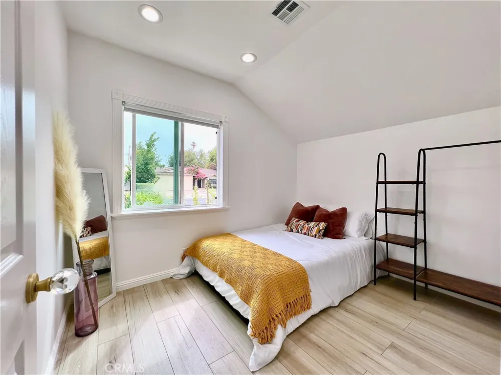 24033 1/2 Welby Way West Hills, CA 91307