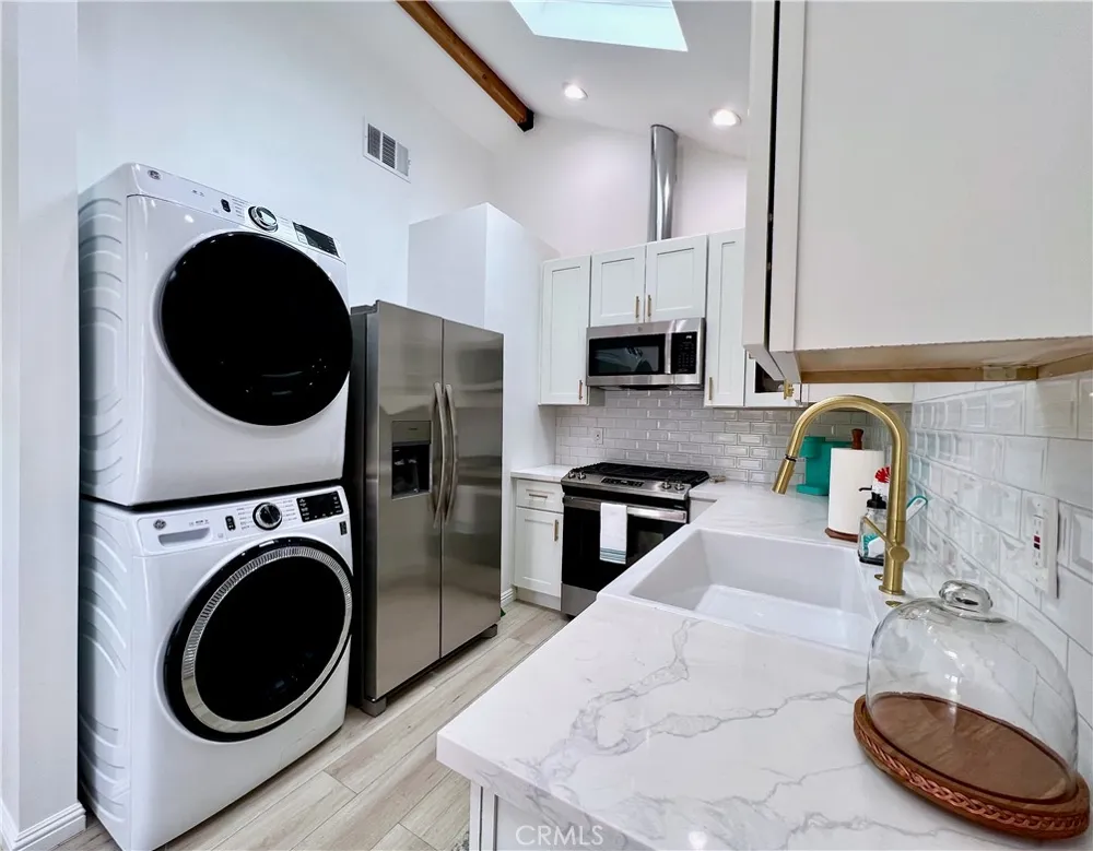 24033 1/2 Welby Way West Hills, CA 91307