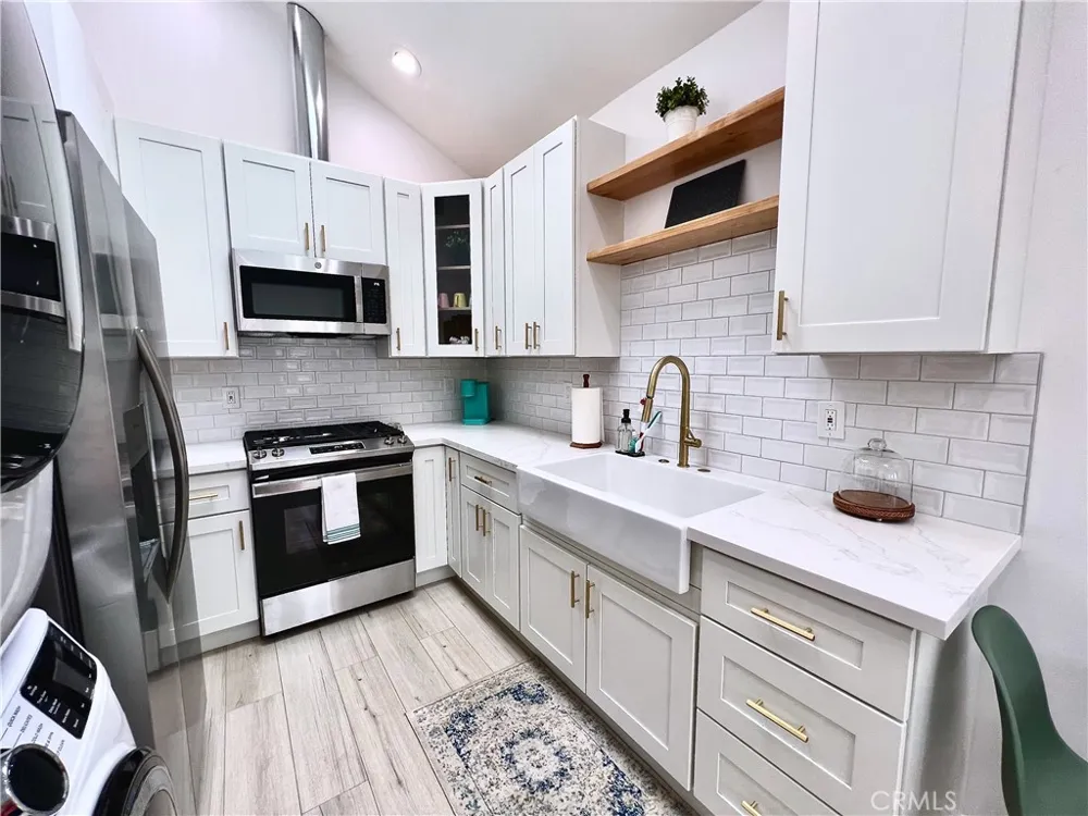 24033 1/2 Welby Way West Hills, CA 91307