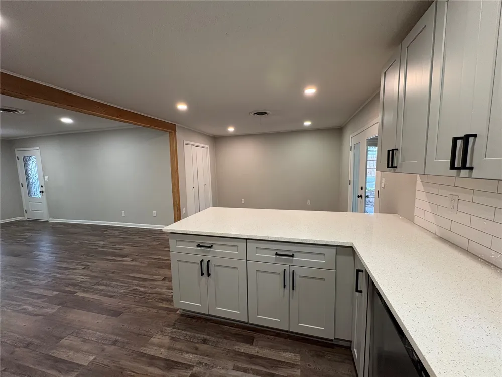 607 S Broad Street St Jo, TX 76265