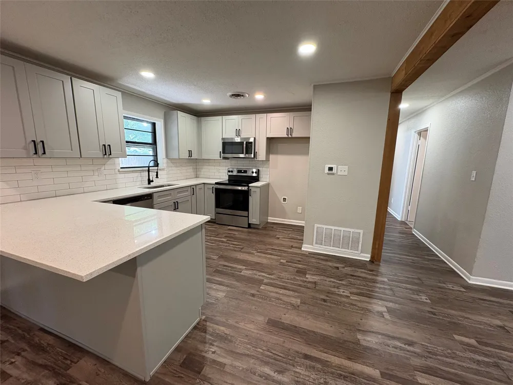 607 S Broad Street St Jo, TX 76265