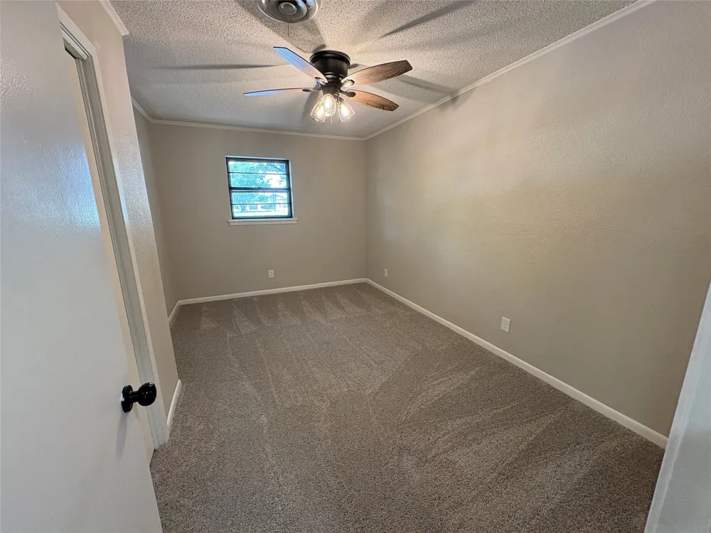 607 S Broad Street St Jo, TX 76265