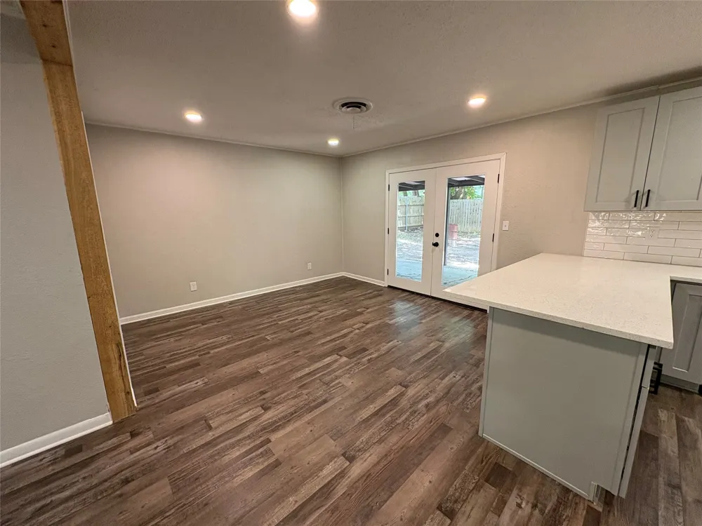 607 S Broad Street St Jo, TX 76265