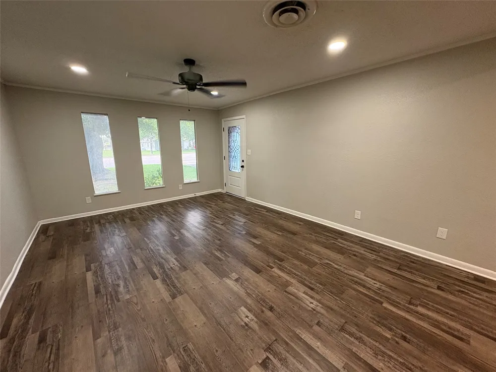 607 S Broad Street St Jo, TX 76265