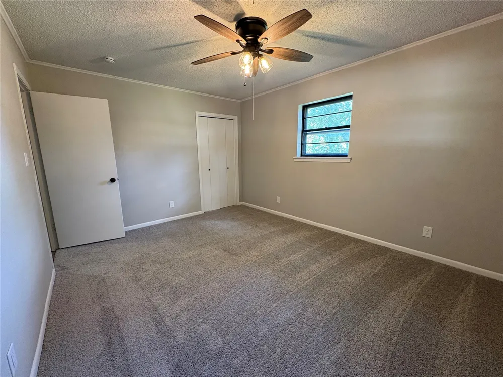 607 S Broad Street St Jo, TX 76265