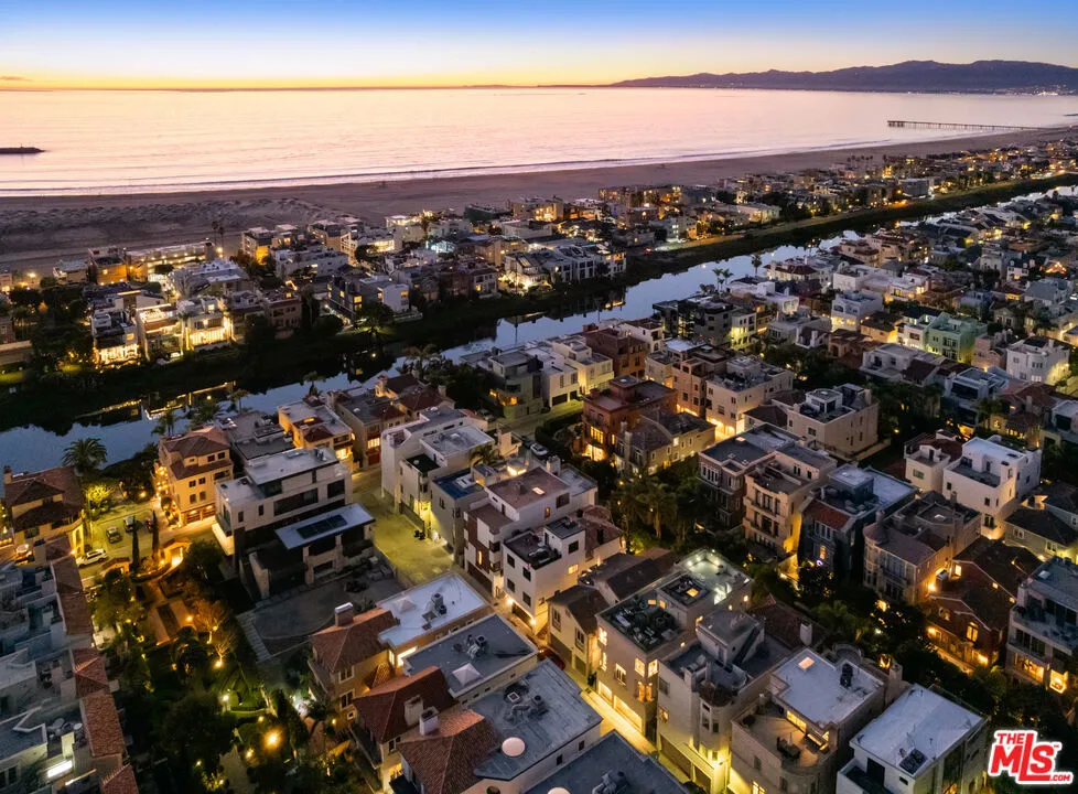 138 Voyage Mall Marina del Rey, CA 90292