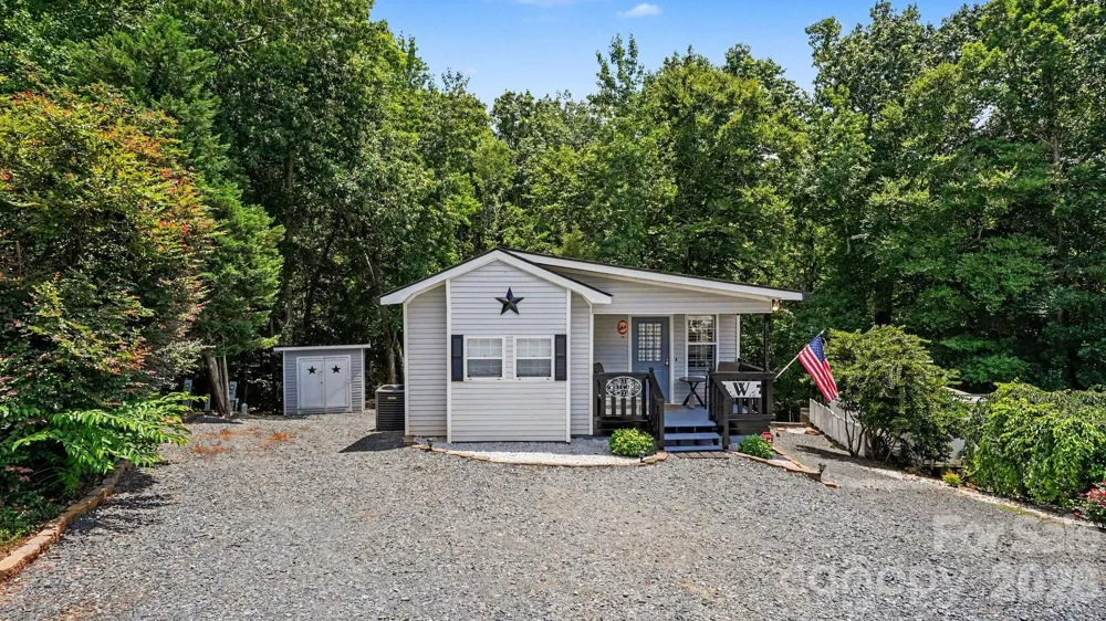 113 Lake View Drive New London, NC 28127